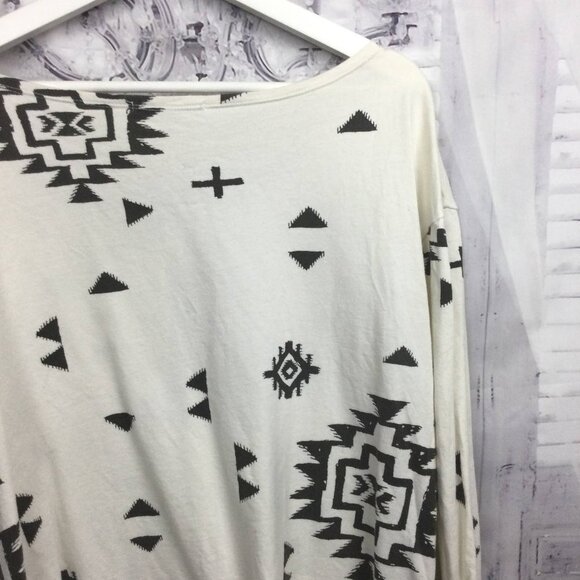 UO Truly Madly Deeply Aztec Sweater White Black M - Picture 9 of 10